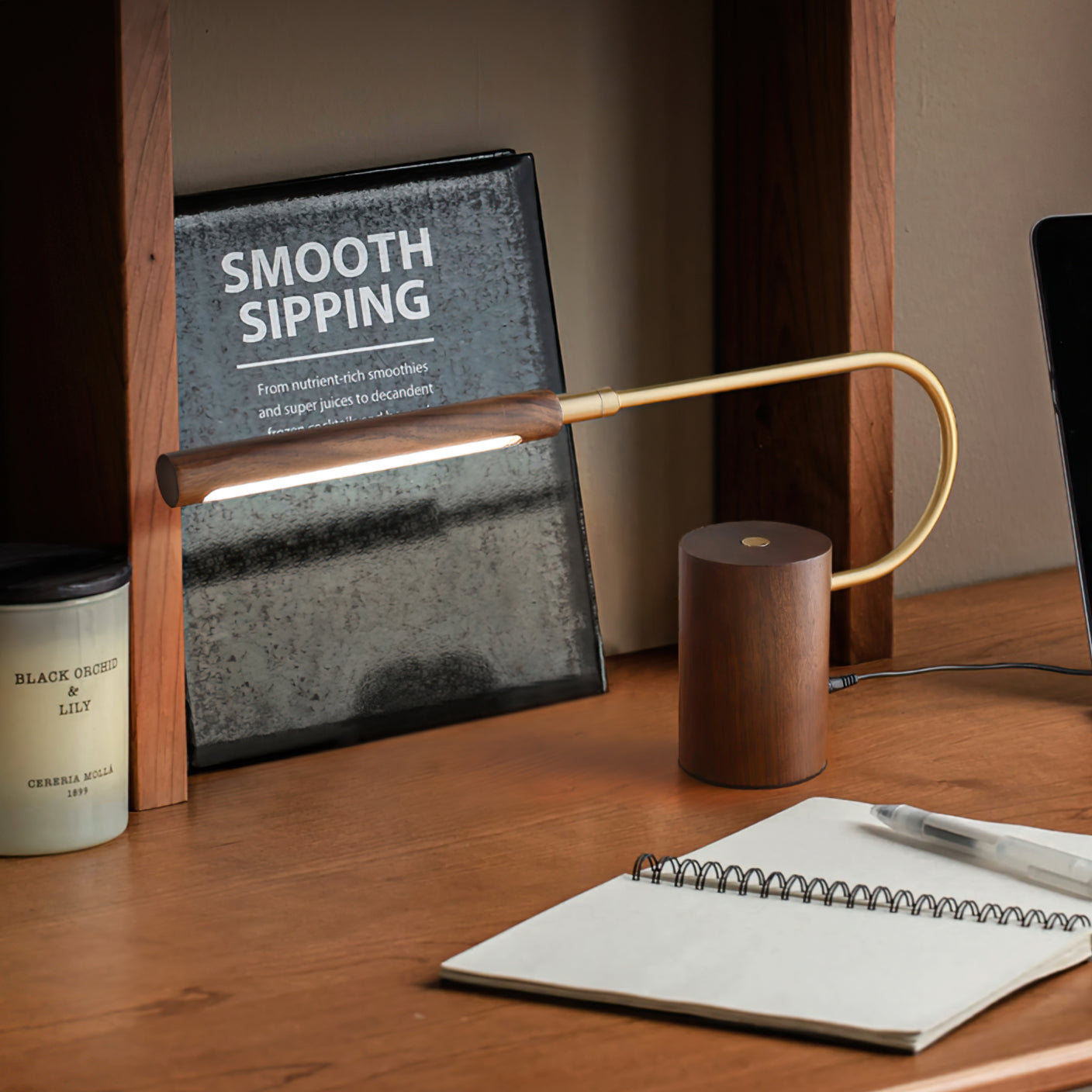 Banker Slim Table Lamp