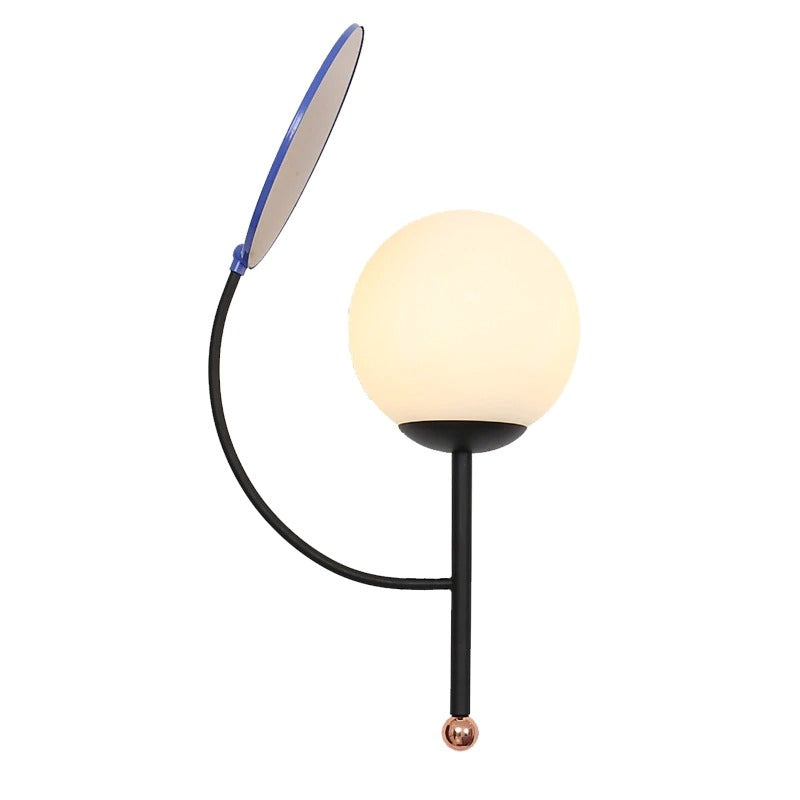 nordic wall sconce with a reflector - Lodamer