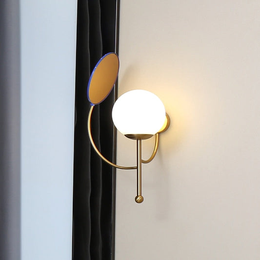 nordic wall sconce with a reflector - Lodamer