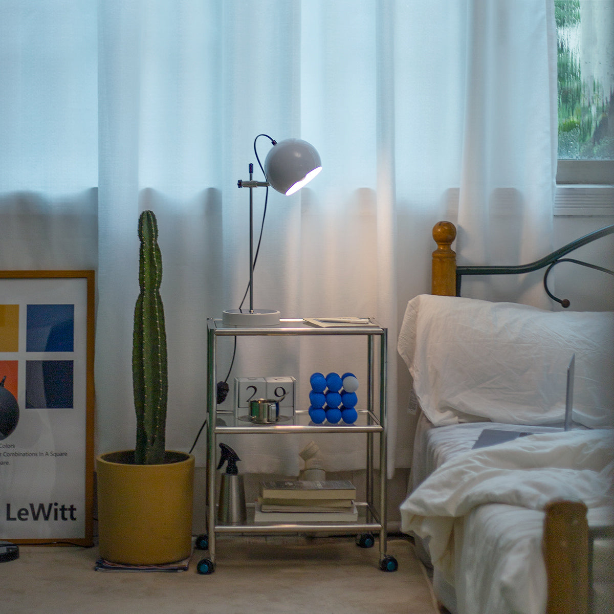 Ball Bracket Table Lamp