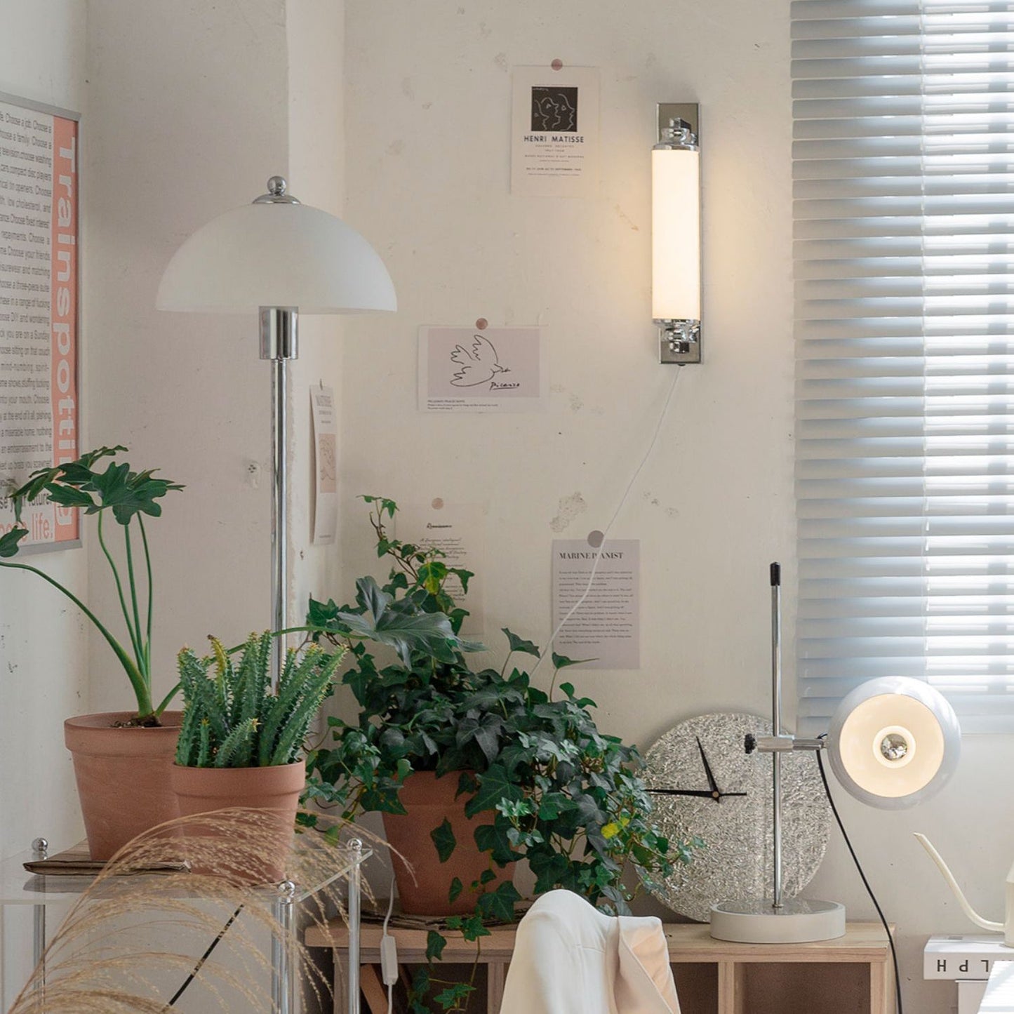 Ball Bracket Table Lamp