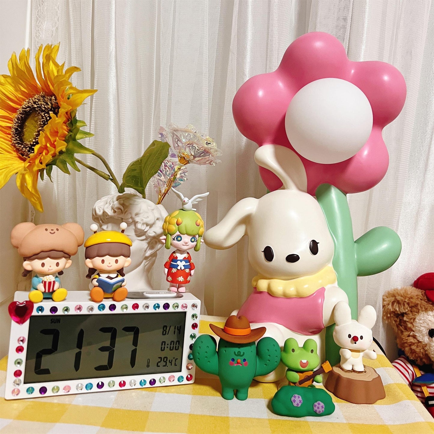 Bunny Flower Table Lamp