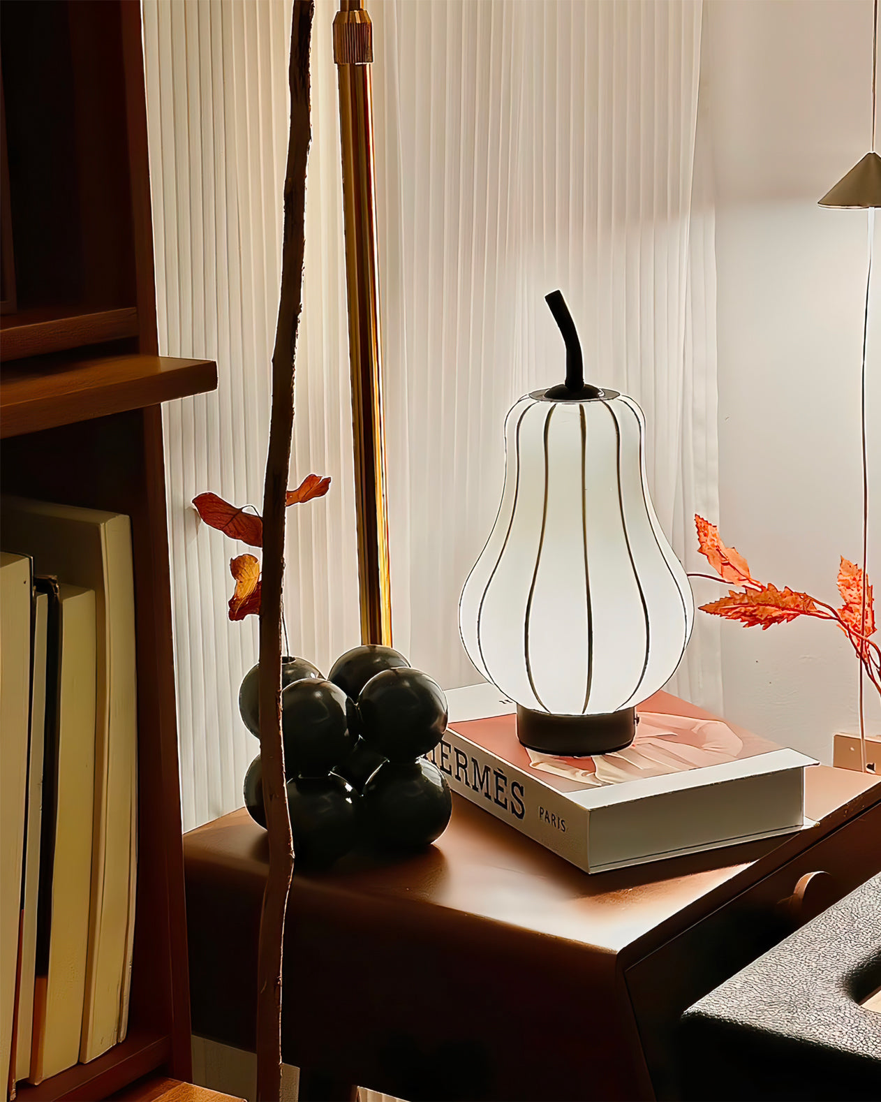 Pear Built-in Battery Table Lamp