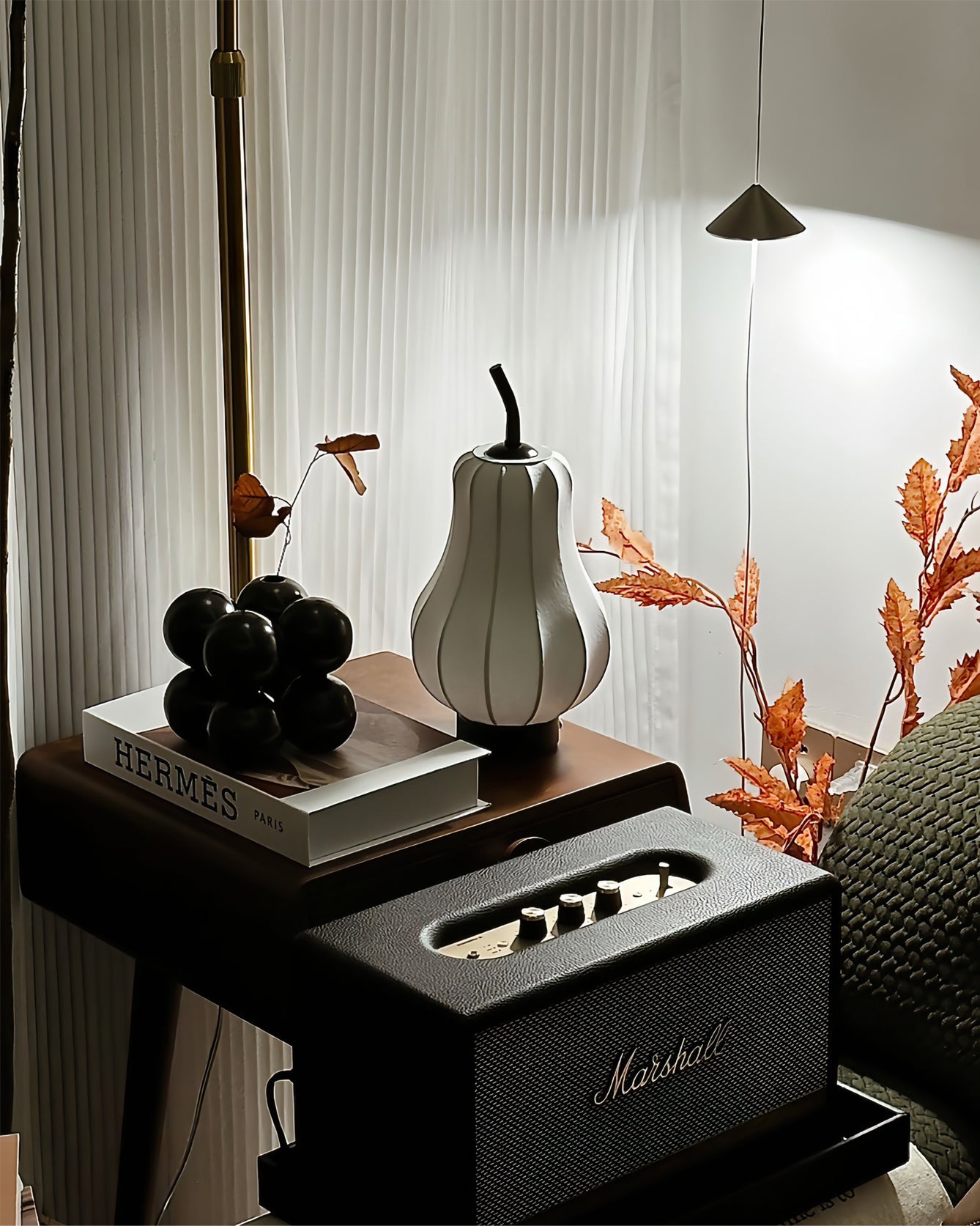 Pear Built-in Battery Table Lamp