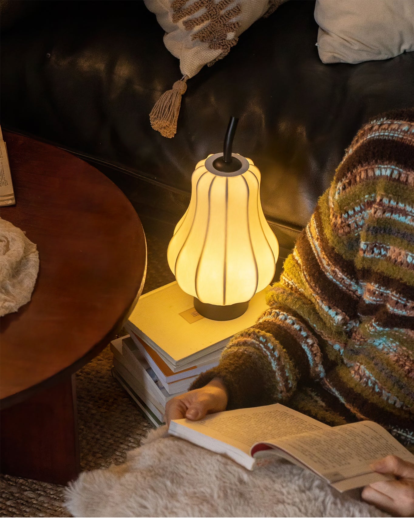 Pear Built-in Battery Table Lamp