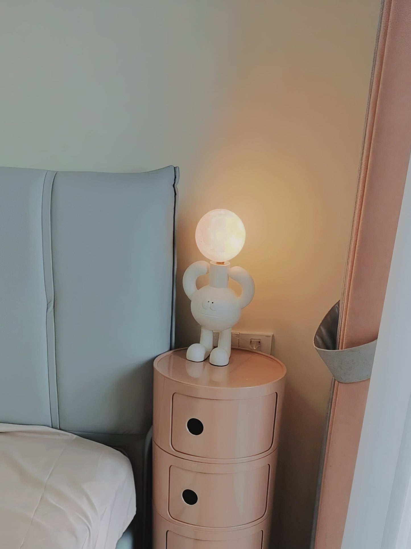 Resin Robot Table Lamp