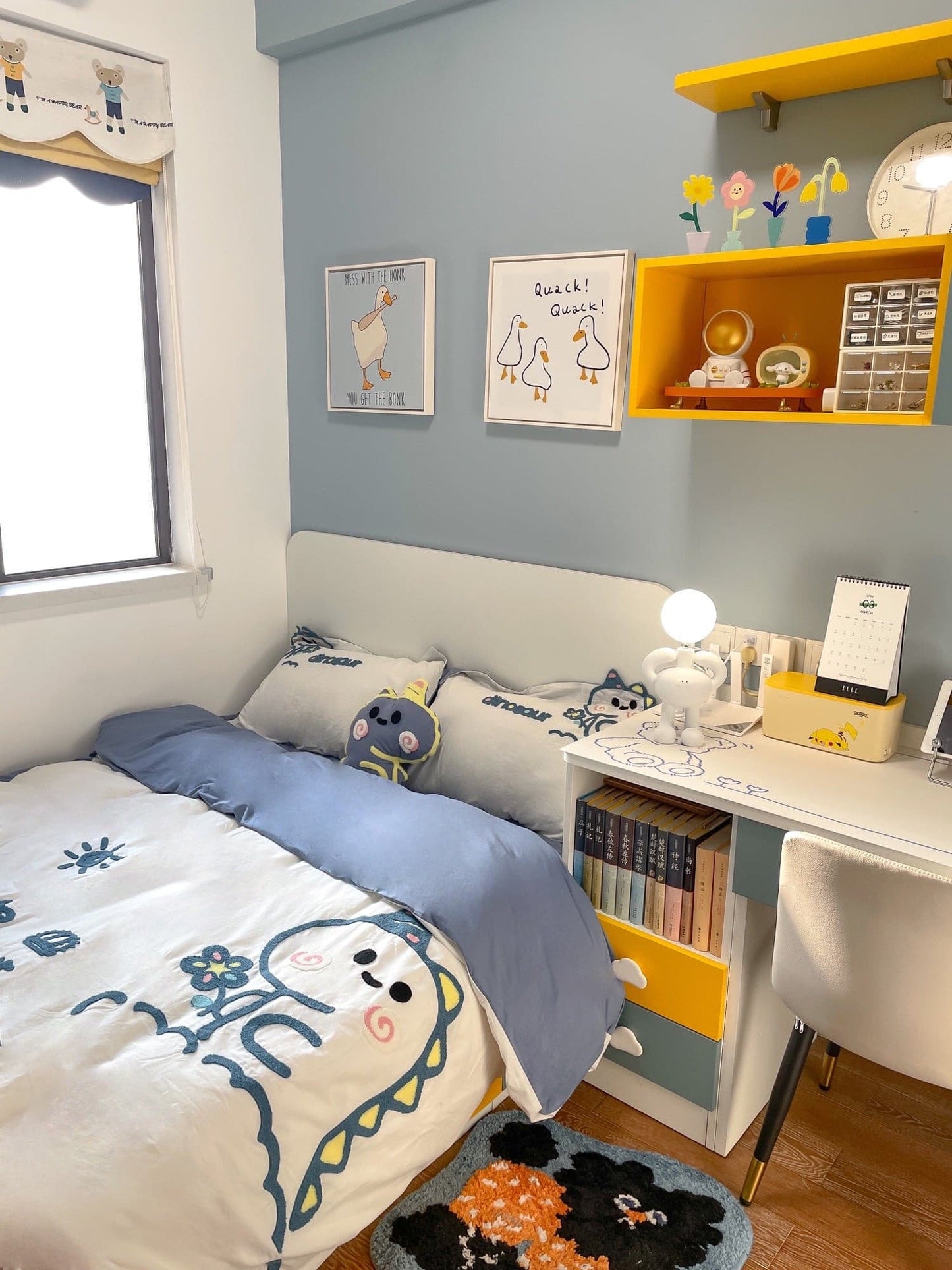 Resin Robot Table Lamp