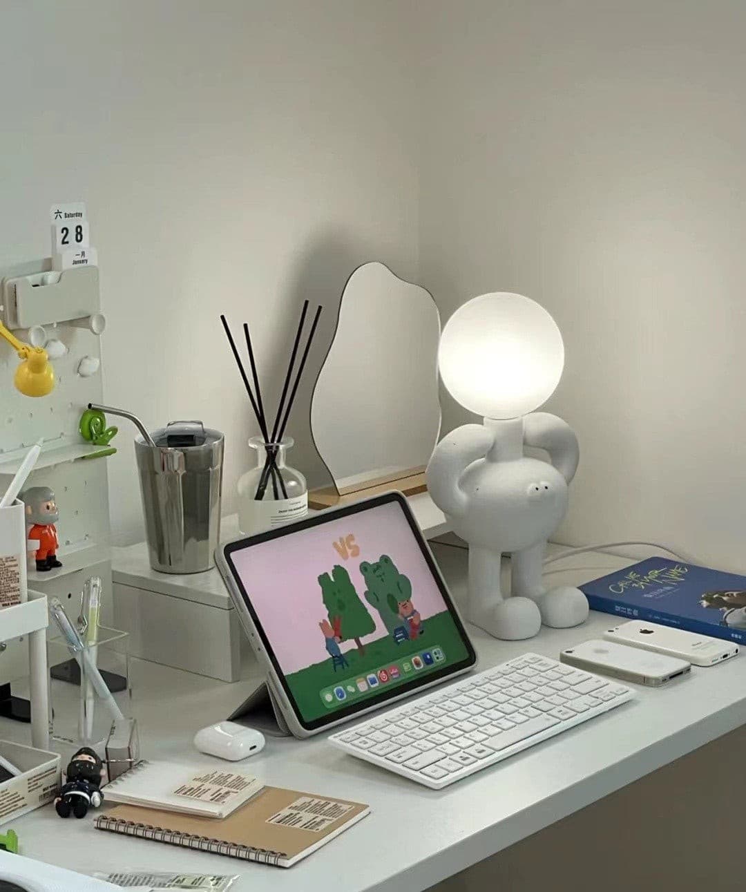 Resin Robot Table Lamp