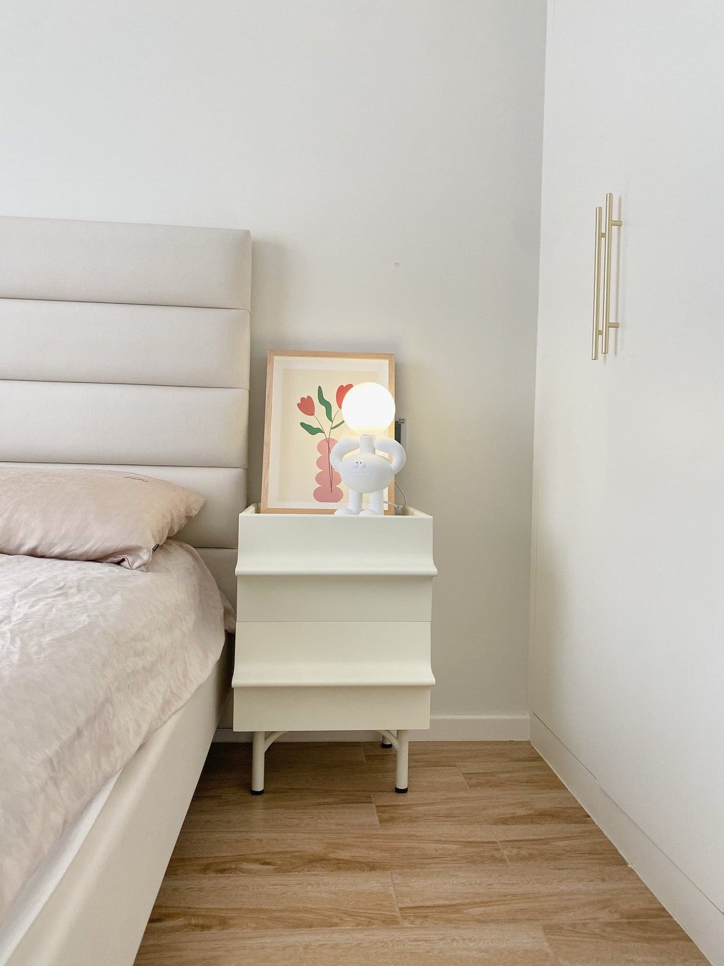 Resin Robot Table Lamp