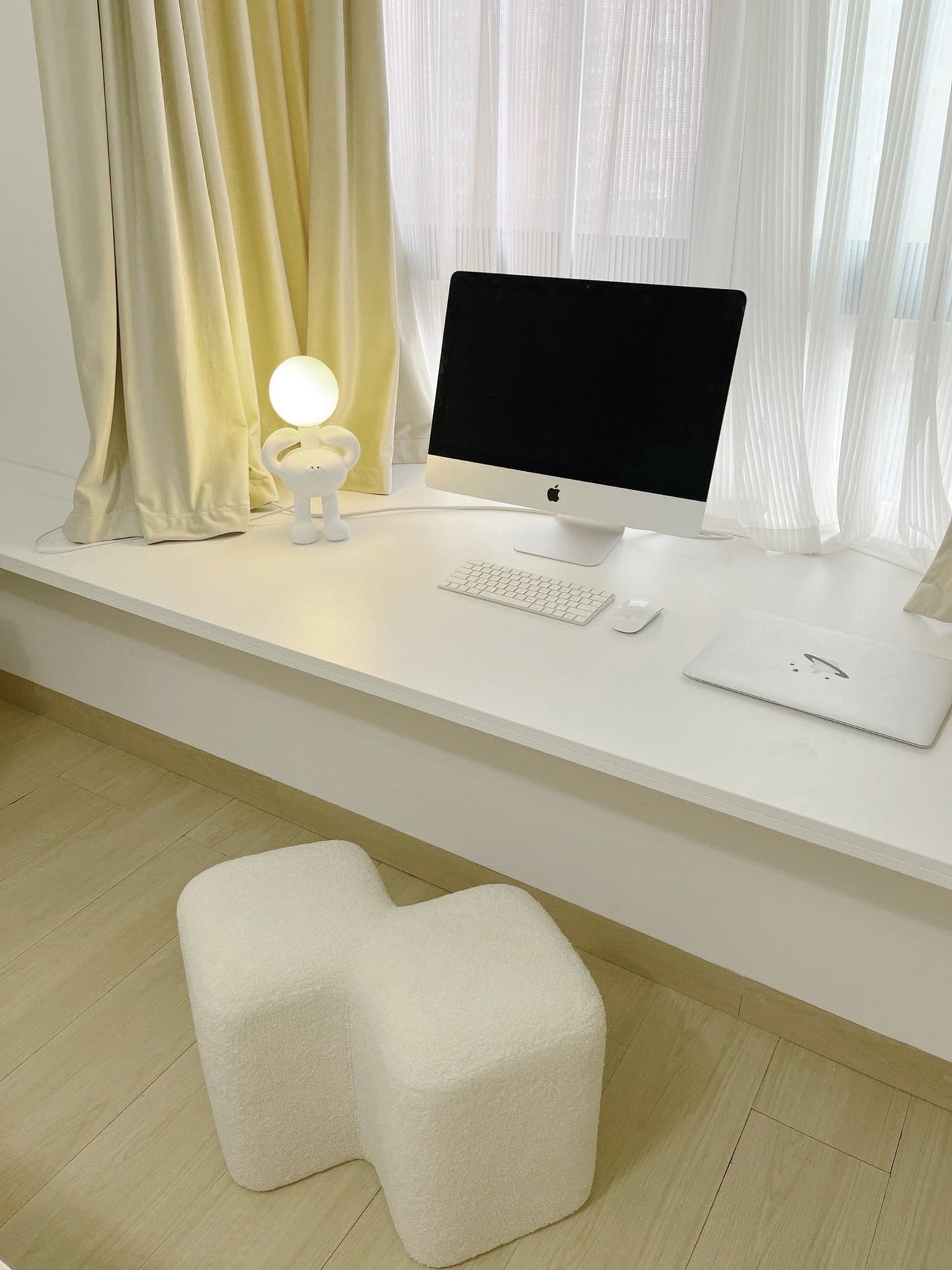 Resin Robot Table Lamp