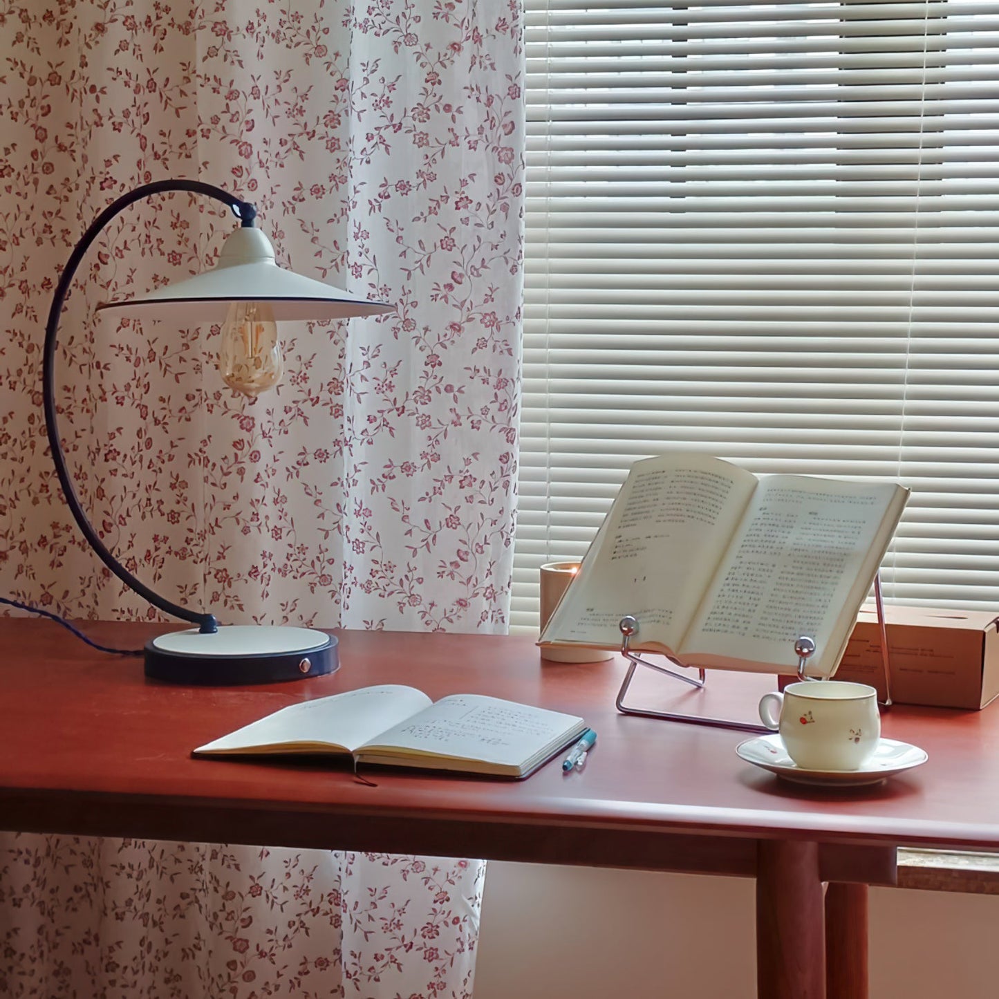 Swan Blue Table Lamp