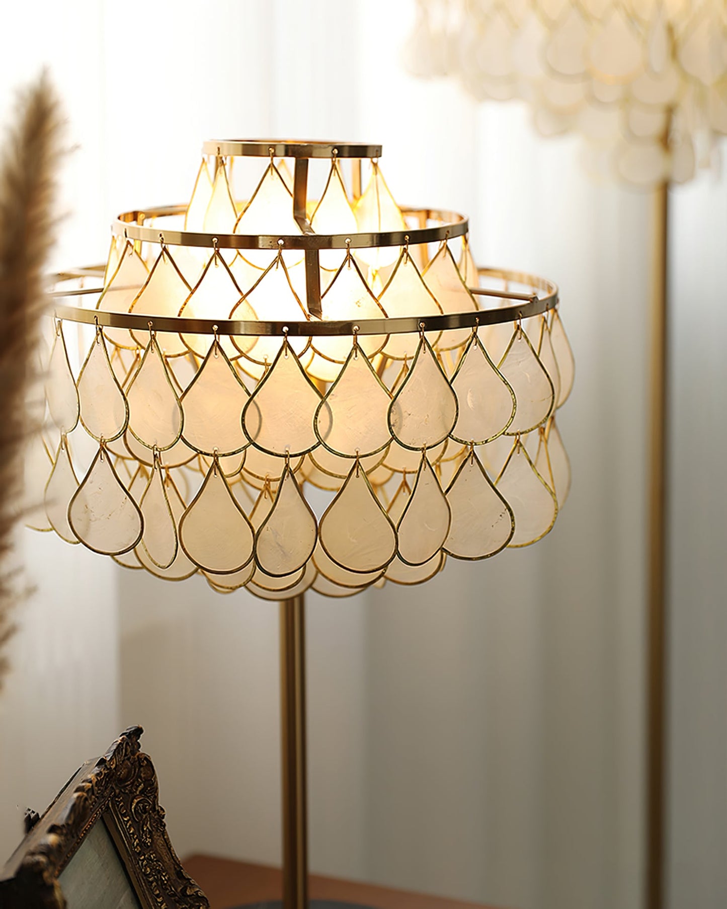Vivant Shell Table Lamp