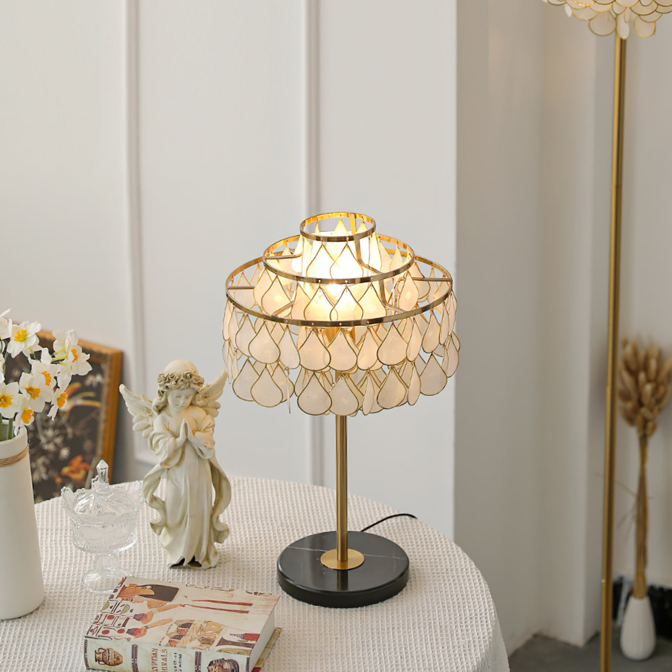 Vivant Shell Table Lamp
