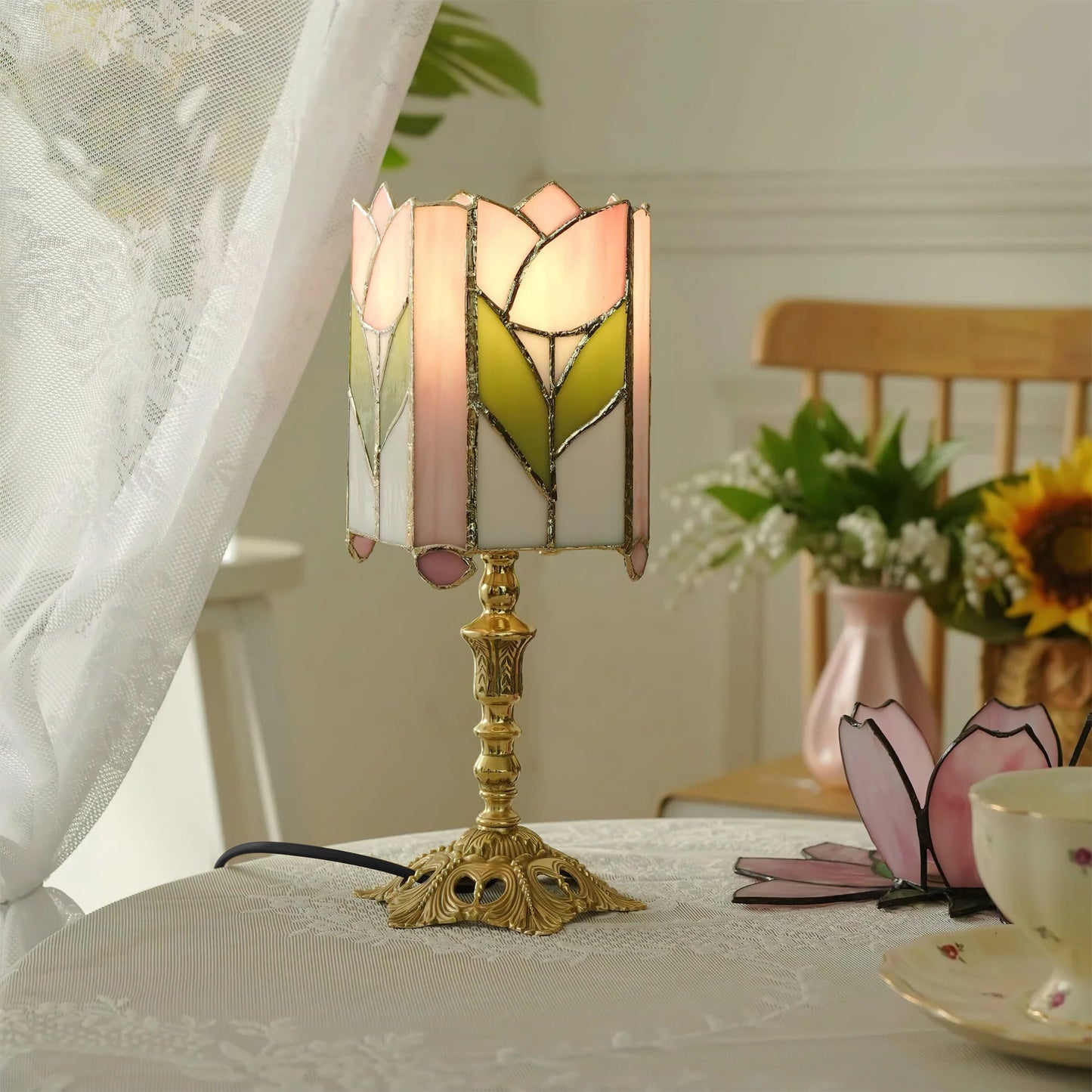 Tulip Tiffany Table Lamp